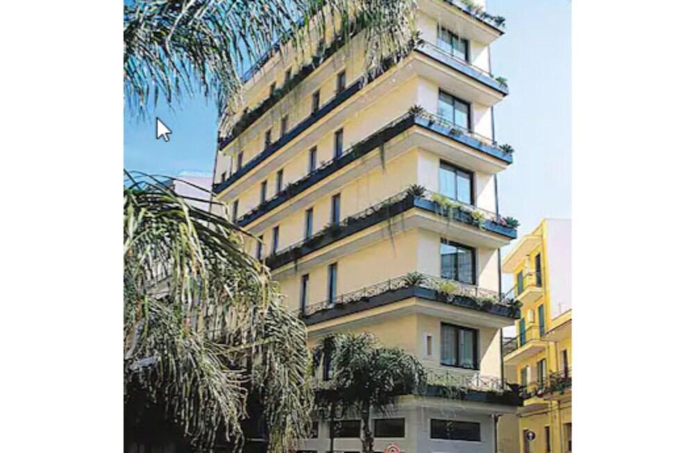 Hotel Colonna Brindisi Exterior photo