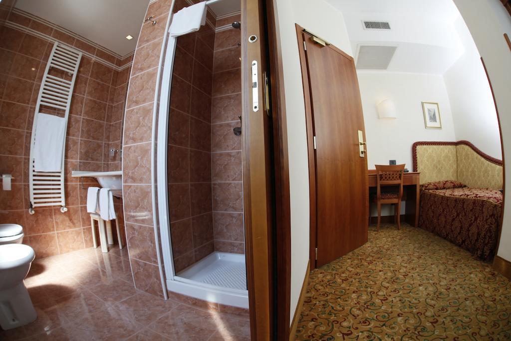 Hotel Colonna Brindisi Exterior photo