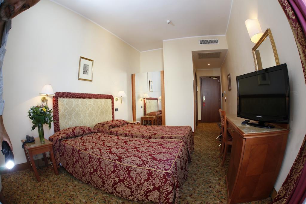Hotel Colonna Brindisi Exterior photo