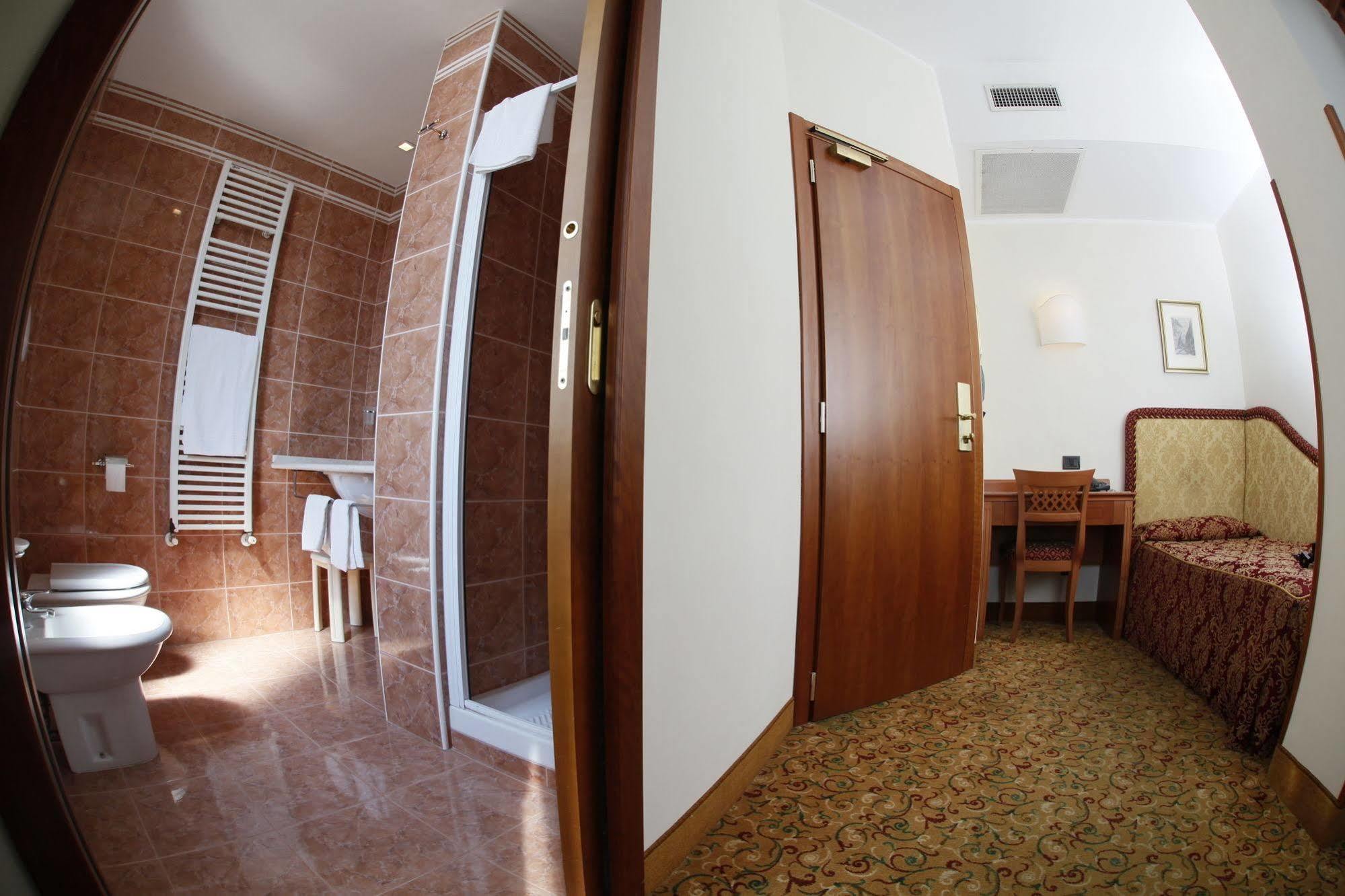 Hotel Colonna Brindisi Exterior photo