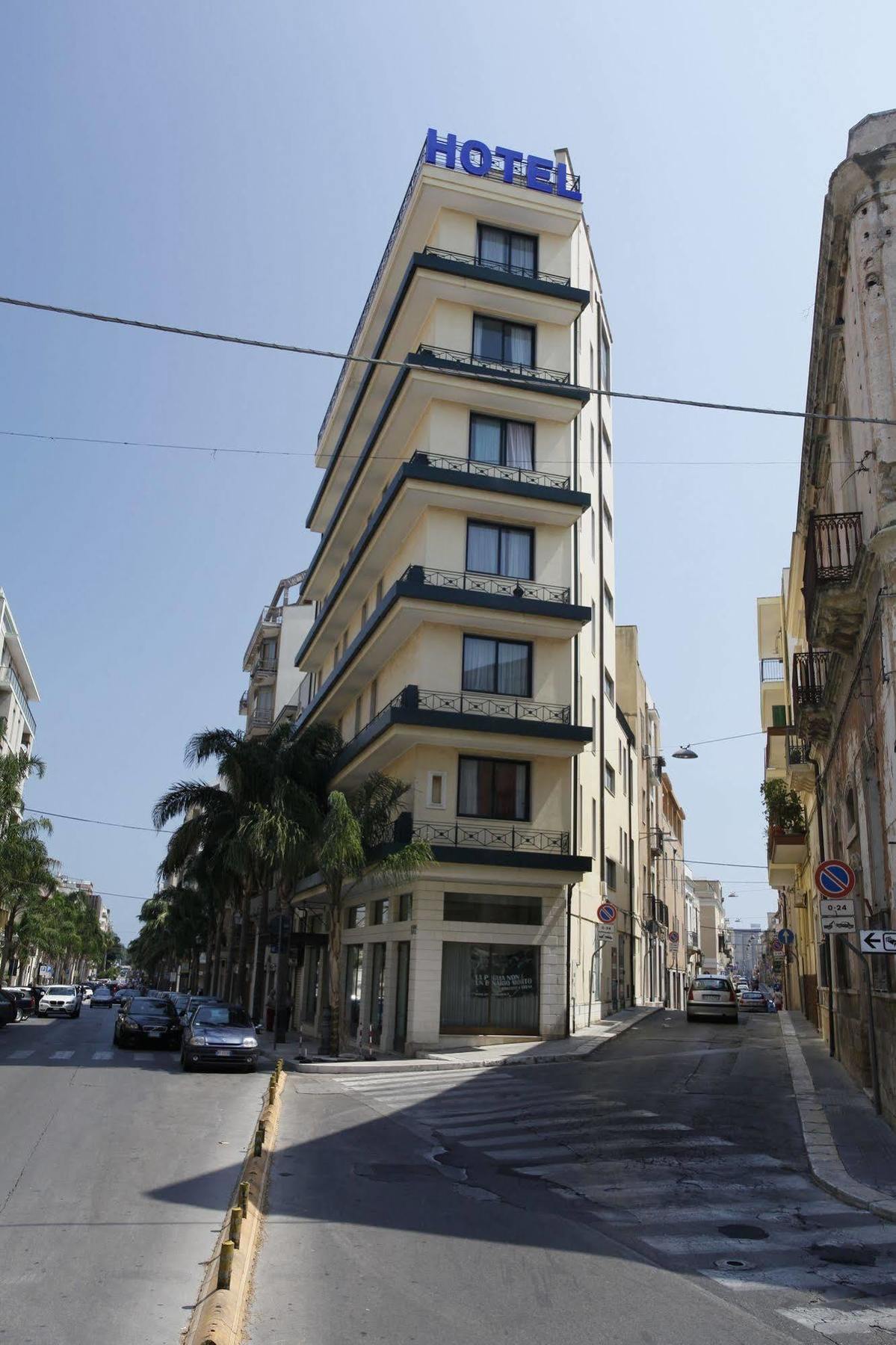 Hotel Colonna Brindisi Exterior photo