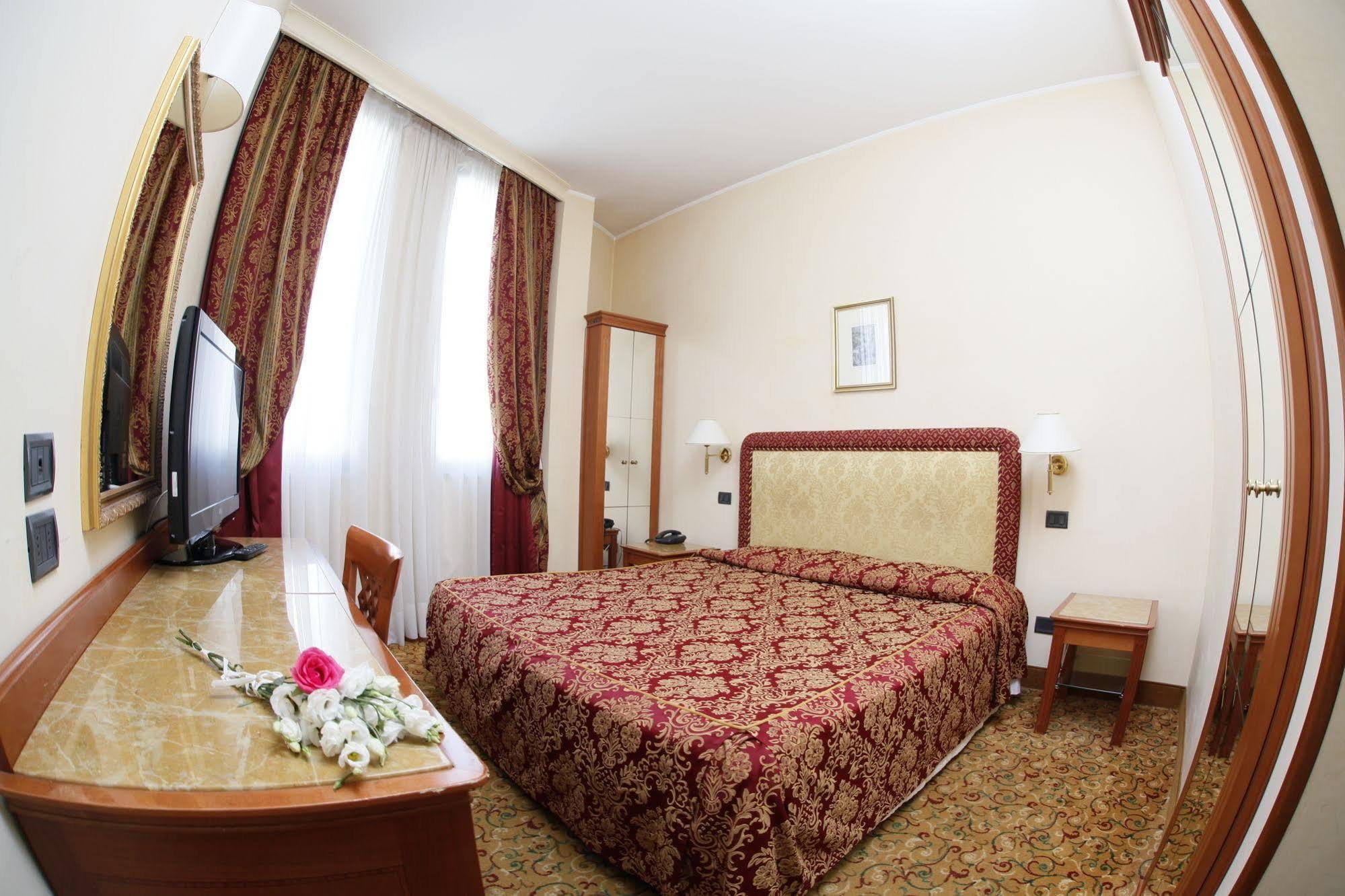 Hotel Colonna Brindisi Exterior photo