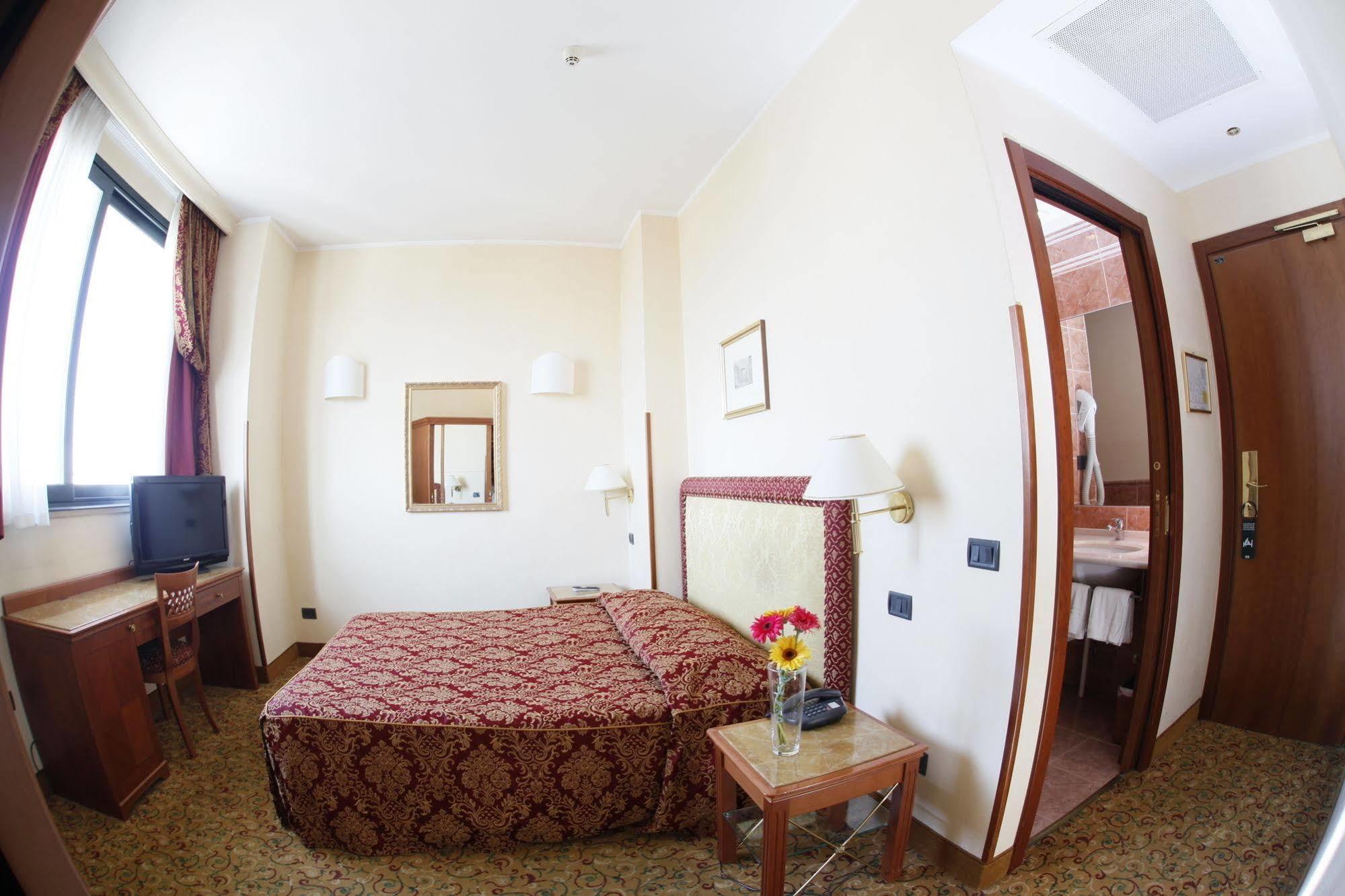 Hotel Colonna Brindisi Exterior photo