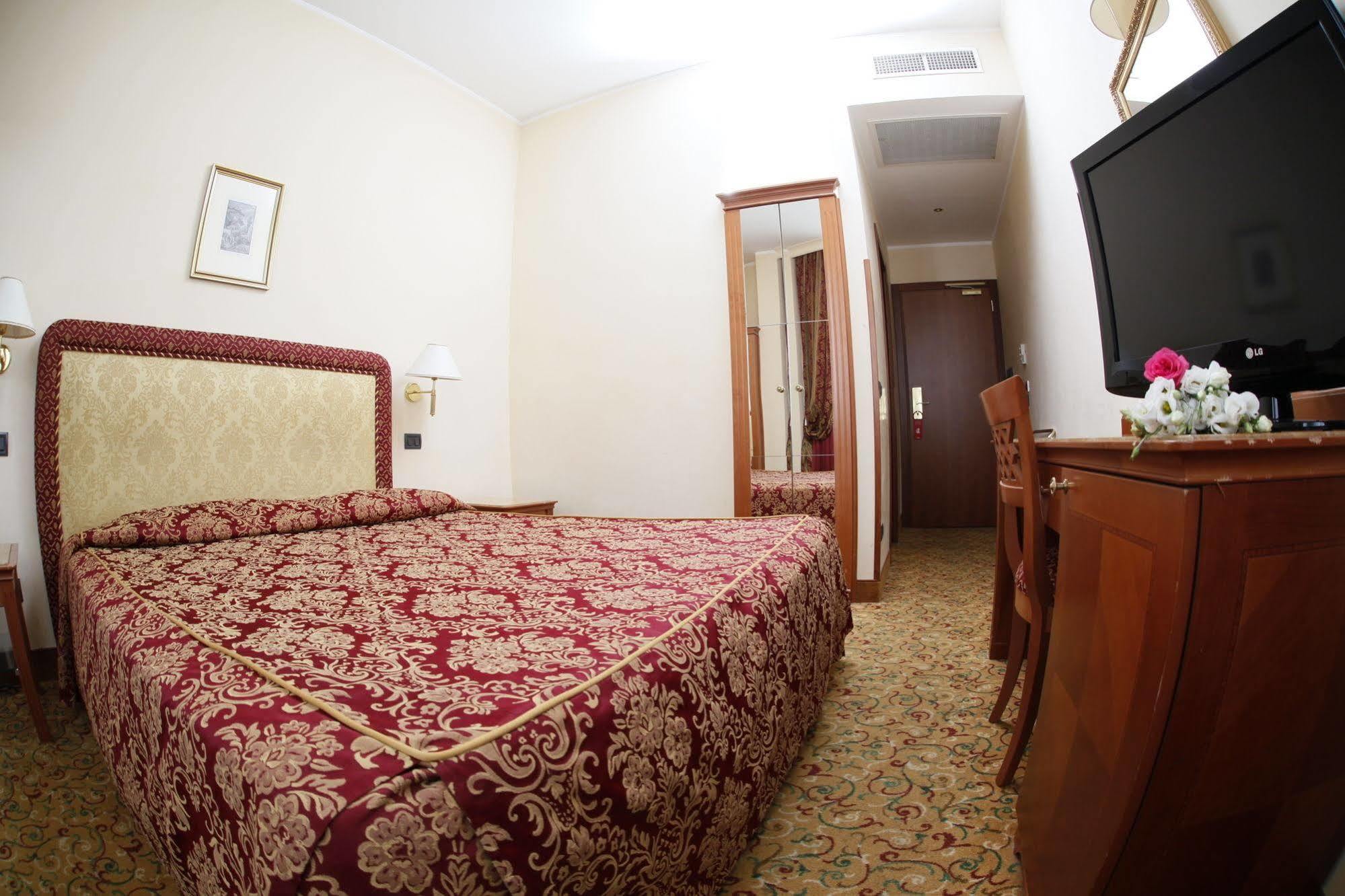 Hotel Colonna Brindisi Exterior photo