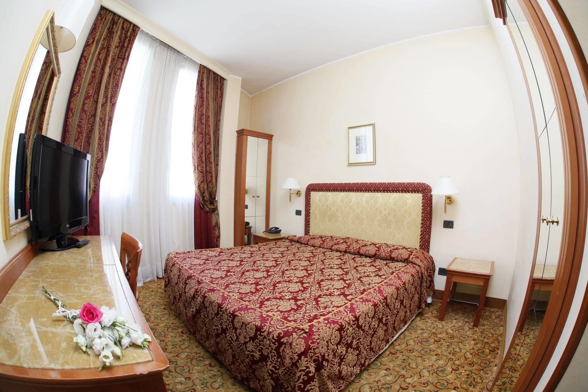 Hotel Colonna Brindisi Exterior photo