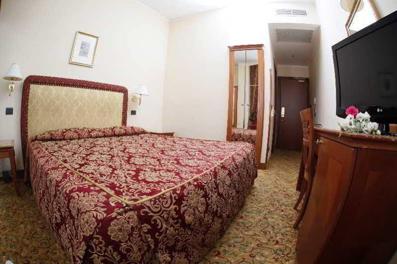 Hotel Colonna Brindisi Exterior photo